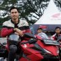 Naik CBR250RR, Gantengnya Darius Sinathrya Bikin Warganet Susah Berpaling