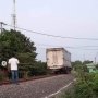 Hindari Kecelakaan Beruntun, Aksi Sopir Truk ini Bikin Salut
