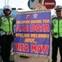 Spanduk-spanduk Imbauan Polisi buat Pemudik Lebaran Ini Bikin Ngakak
