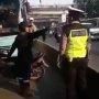 Lawan Arus di Jalur Transjakarta, Pemotor Malah Ngotot ke Polisi