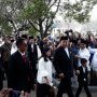 SBY Teteskan Air Mata Setelah Ani Yudhoyono Dimakamkan