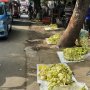 Besok Lebaran, Pedagang Ini Sebut Pembeli Kulit Ketupat Sepi