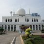 Jaga Jarak Saf Salat, Masjid Al Azhar Tetap Dibanjiri Jemaah Meski Corona