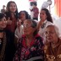 Ingin Salami Jokowi, Dua  Nenek Rela Panas-Panasan Mengantre