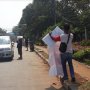 Puluhan Penjual Alas Tikar Ramaikan Libur Lebaran di Ragunan