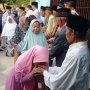 Bagaimana Hukum Sungkeman saat Lebaran? Ini Penjelasannya