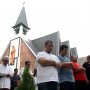 Indahnya Toleransi, Umat Muslim Salat Jumat di Halaman Gereja