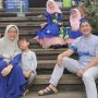 6 Artis Ini Punya Banyak Anak, Ramai Banget Deh Keluarganya!