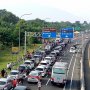 Terlambat 4 Jam, One Way Arah Puncak Baru Diberlakukan Saat Ini