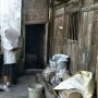 Petani Ini Maling Ayam Tetangga buat Beli Bensin Mobil Mewah BMW Miliknya