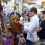 Jokowi Ajak Jan Ethes dan Sedah Mirah Beli Batik di Pasar Beringharjo