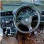 Beli BMW Lawas, Pria ini Dapat Kejutan Benda Asing di Lantai Mobilnya