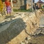 Akibat Abrasi, Jalan Akses Nelayan Melaut di Gresik Ambles Hingga Dua Meter