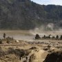 Beda dari yang Lain, di Bromo Ojek Bukan Angkut Orang Melainkan Motor
