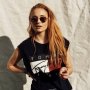 5 Gaya Liburan Sophie Turner, Pemeran Film X-Men: Dark Phoenix