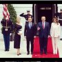 Sambut Presiden Polandia, Melania Trump Maskulin Pakai Jas Pink