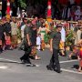 Ikut Jokowi Lepas Pawai Kesenian di Bali, Gaya Jan Ethes Bikin Gemas