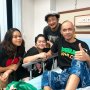 Isa Bajaj Ikut Temani Jenazah Agung Hercules ke Bandung