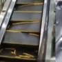 2 Pria Kaget 'Dikejar' Tangga Rusak, Video Eskalator di China Viral