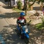 Terpantau Google Street, Aksi Pemotor Main HP ini Berakhir Merana