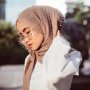 Kian Digemari, Inilah Wujud Hijab Crinkle dari Kain Lecek
