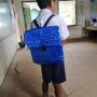 Tak Sanggup Beli, Ayah Ini Buat Tas Anyaman dari Tali Rafia