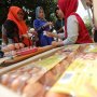 Antusiasme Warga DKI Berbelanja Sembako Murah di RPTRA