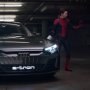 Wuih, Spider-Man Kagumi Mobil Elektrik Audi E-Tron GT, Ini Alasannya