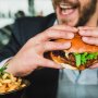 Pria Ini Konsumsi Makanan Kedaluwarsa Selama 1 Tahun, Ini yang Dialaminya!