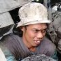 Mirip Ronaldinho, Potret Orang yang Diduga Mekanik Truk Ini Bikin Penasaran