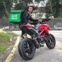 Driver Ojol ini Antar Pesanan Makanan Pakai Ducati Hypermotard