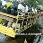 Terjang Banjir Konawe, Aksi Truk Pengangkut Motor Baru Ini Bikin Khawatir