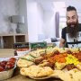 Wow, Pria Ini Pecahkan Rekor Habiskan 65 Makanan Tradisional dalam 12 Menit