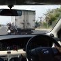Hendak Mendahului, Motor Pria di Solo Malah Tersangkut Mobil Box