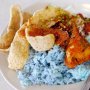Berwarna Biru, Menyantap Nasi Kerabu Khas Malaysia nan Istimewa Lezatnya