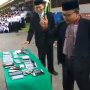 Viral! Ponsel Siswa Dihancurkan Pakai Palu, Ponpes Ngabar Beri Klarifikasi