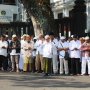 Jelang Putusan MK, Massa Berbaju Putih Gelar Salat Gaib di DPRD Kota Malang
