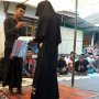 Bikin Geger, Pasangan Pengantin Ini Menikah dengan Mas Kawin Kain Kafan