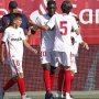 Punya Tinggi Badan Tak Biasa, Pemain Sevilla Ini Buat Geger Publik