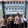 Keren, Kapolda Maluku Naik Becak Saat Mobil Dinasnya Kena Macet