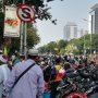 Polisi Akan Usir Pendemo MK yang Parkir Motor di Dekat Kantor Anies
