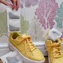 Pakai Teh Celup, Perempuan Ini Temukan Solusi Pengusir Bau di Sneaker