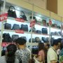 Hari Terakhir Jakarta Fair, Aneka Produk Kulit Diskon Sampai 80 Persen!