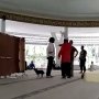 Viral! Wanita Pembawa Anjing Mencak-mencak dalam Masjid