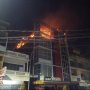 Hotel Wisata Terbakar Tengah Malam, Pengunjung Berhamburan Keluar