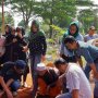 Rita Sugiarto Antarkan Jenazah Mantan Suami ke Liang Lahat
