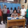 Gaya Melas 3 Perempuan Muda Usai Kepergok Main Judi di Warung Kopi