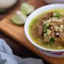 Syahdu, Warung Ini Tawarkan Nikmatnya Makan Soto di Bawah Pohon Sengon