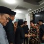 Momen Haru saat Menlu Retno Memeluk Anak Pertama Almarhum Sutopo