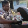 Pak Polisi Ini Keren, Motor Dinasnya Jadi Sumber Ilmu